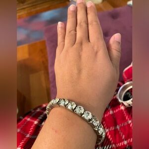 White stone stretch bracelet